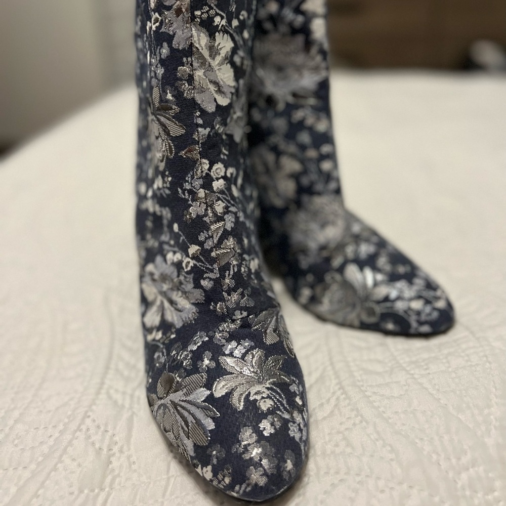 Merona Blue & Silver Floral Zip Bootie Size 10